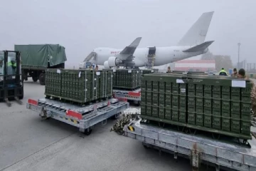 நாலாபுறம் இருந்தும் உக்ரைனை நோக்கி வரும் அதி நவீன இராணுவ உதவிகள் - வாங்கி கட்டிக் கொள்வாரா புட்டின்? (Photos)