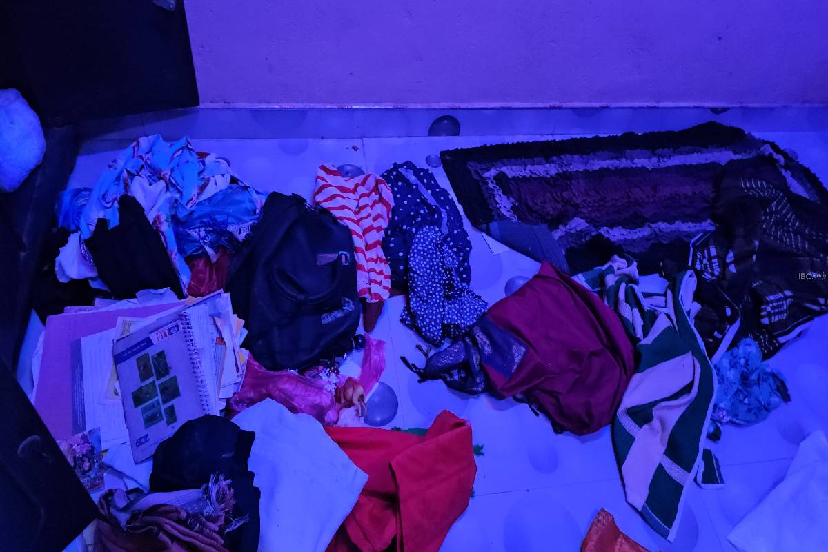 யாழில் வீட்டை சூறையாடிய மர்ம நபர்கள் ; கோழிகள் முதல் நகைகள் வரை கொள்ளை | Mysterious People Ransacked A House In Jaffna