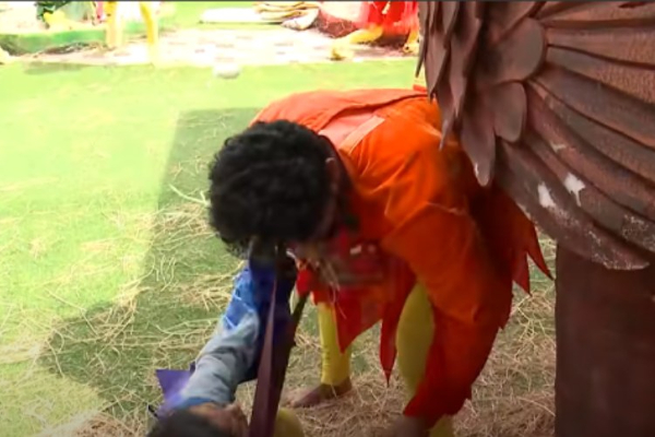 பிக்பாஸ் கொடுத்த முட்டை டாஸ்க் - பாலாவின் கழுத்து பெல்ட்டை இழுத்து கத்திய அனிதா - பரபரப்பு ப்ரொமோ - தமிழ்நாடு