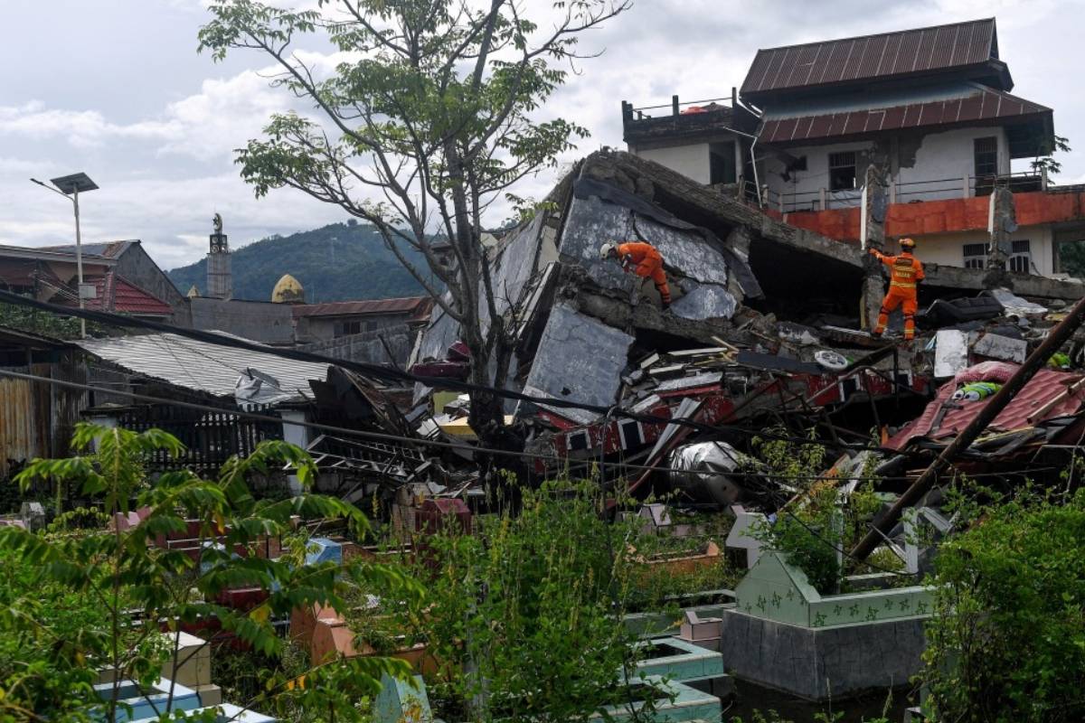 இந்தோனேசியாவை உலுக்கிய சக்தி வாய்ந்த நிலநடுக்கம்... சுனாமி பீதியில் மக்கள் | Indonesia Earthquake Tsunami Alert