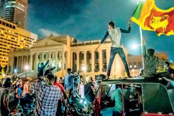 இலங்கையில் பதவி பறிப்பு நடவடிக்கையில் இருந்து தப்பிய சபாநாயகரின் பரபரப்பு தகவல்