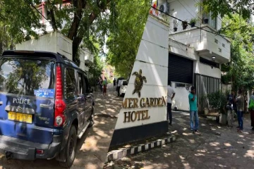 கொழும்புக்கு அண்மித்த பகுதியில் பதிவான கொடூரம் : விடுதிக்குள் நுழைந்த மர்ம கும்பல் (Video)