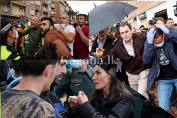 ගංවතුරෙන් විපතට පත් රට වැසියන් සනසන්න ගිය රජු සහ රැජිනට ප්‍රහාරයක් ..(PHOTOS)