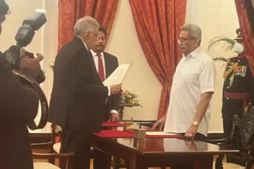 இலங்கை அரசியலில் திருப்புமுனை!  பிரதமரானார் ரணில்  விக்ரமசிங்க.. வெளியான புகைப்படம்