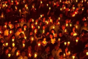 ලොව පළමු නත්තල උදාවෙයි..!