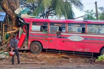 கோர விபத்ததில் சிக்கிய அரச பேருந்து - குழந்தை உட்பட 21 பேர் காயம்