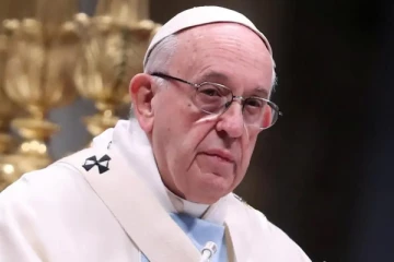 பெண் கைதிகளின் பாதங்களை முத்தமிட்ட போப்பாண்டவர்