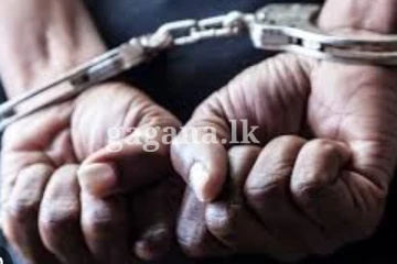 PHI ලෙසින් වෙස් වළාගත් පුද්ගලයෙක් කොටු වෙයි.