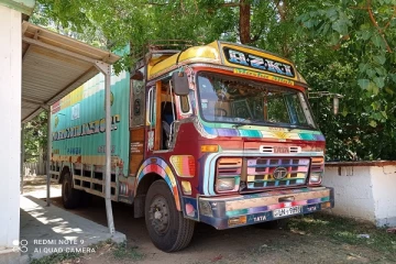 வாழைச்சேனையில் திருடப்பட்ட லொறி கம்பஹாவில் மீட்பு: ஒருவர் கைது (Photos)