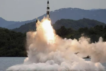 கடலுக்குள் பொலிஸ்டிக் ஏவுகணைகளை வீசிய வட கொரியா