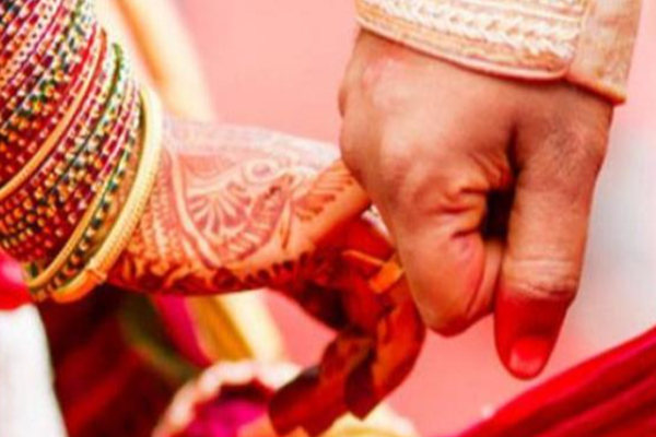 யாழில் திருமணமான இருவாரத்தில் விவாகரத்துக்கு தயாரான சுவிஸ் மாப்பிள்ளை; அதிர்ச்சியில் பெண் வீட்டார்! | Swiss Groom Divorce 2 Weeks After Wedding Jaffna