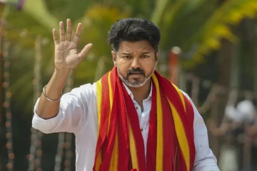 விஜய் அரசியலில் தமிழ் சினிமாவின் மெகா ஹிட் இயக்குனர், யார் தெரியுமா?