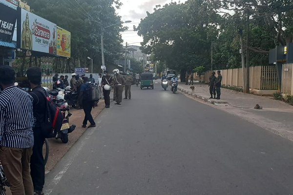 யாழ் பல்கலைக்கழக நடைபாதை வியாபாரிகளுக்கு எச்சரிக்கை! | Remove Sidewalk Vendors From Jaffna University