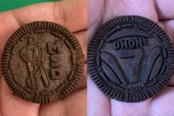 மகேந்திர சிங் தோனியின் பெயரில் பிஸ்கட் அறிமுகம்:வைரலாகும் புகைப்படம்