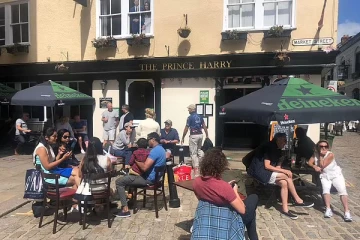 மகாராணியாரின் பாதுகாவலர்களை ஏமாற்றி அவர்களுடன் தங்கிய நபர் குறித்து வெளியாகியுள்ள புதிய தகவல்