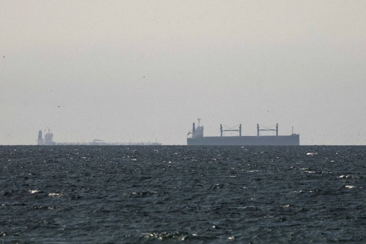 வங்காள விரிகுடாவில் மூழ்கிய பாரிய சரக்குக் கப்பல்! மீட்புப் பணிகள் தீவிரம் | Panama Flagged Cargo Ship Sinks Off