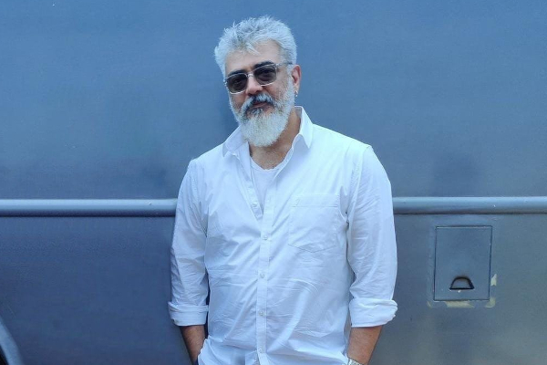 குட்டி ரசிகையுடன் நடிகர் அஜித் ! தற்போது அவர் ஏங்கு உள்ளார் தெரியுமா?