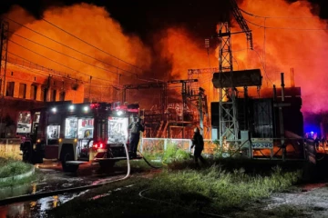 ரஷ்யாவின் சரமாரி தாக்குதலால் இருளில் மூழ்கிய உக்ரைன் நகரம்!