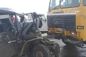 யாழில்  இன்றுகாலை இடம்பெற்ற கோரவிபத்து; 6 பேரின் நிலை!