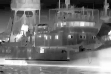 உக்ரேனின் மிகப்பெரிய உளவு கப்பல் மீது ரஷ்யா தாக்குதல்