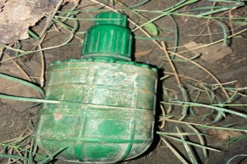 கிளிநொச்சியில் கைக்குண்டு மீட்பு(Photos)