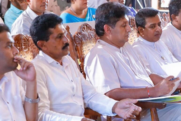 சிறிலங்கா அதிபர் தலைமையிலான அரசாங்கத்தை விமர்சித்த சஜித் - இவர்கள் கபட அரசியல்வாதிகள் | Leader Opposition Sajith Premadasa Presented Gift சிறிலங்கா அதிபர் தலைமையிலான அரசாங்கத்தை விமர்சித்த சஜித் - இவர்கள் கபட அரசியல்வாதிகள் | Leader Opposition Sajith Premadasa Presented Gift