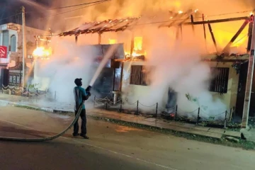 බාර් එකක විශාල ගින්නක්.. සිදුවූ දේ මෙන්න.(PHOTOS)