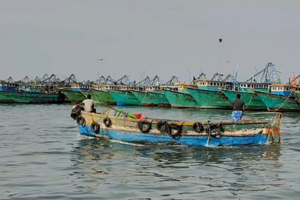 ராமேஸ்வரம் கடற்தொழிலாளர்கள் நான்கு பேர் ஒரு படகுடன் கைது | Four Rameswaram Fishermen Arrested With A Boat