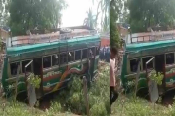 சுற்றுலா சென்ற பஸ் பள்ளத்தில் கவிழ்ந்து விபத்து! பயணிகளுக்கு நேர்ந்த சோகம்