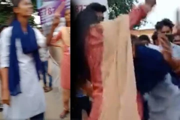 ஒரு பையனுக்காக நடுரோட்டில் அடித்துக்கொள்ளும் மாணவிகள்.. வைரல் வீடியோ..