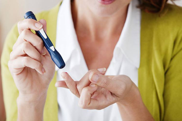 வாயில் இப்படி இருந்தால் கொடிய சர்க்கரை தாக்கி இருக்கலாம்! உடனே மருத்துவரிடம் ஓடுங்கள் | Diabetes Mouth Symptoms