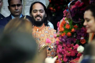 அம்பானி வீட்டு திருமணத்தில் ராஜ சாப்பாடு... மறுபக்கம் பிள்ளைகளுக்கு உணவு இல்லை: மக்கள் கோபம்