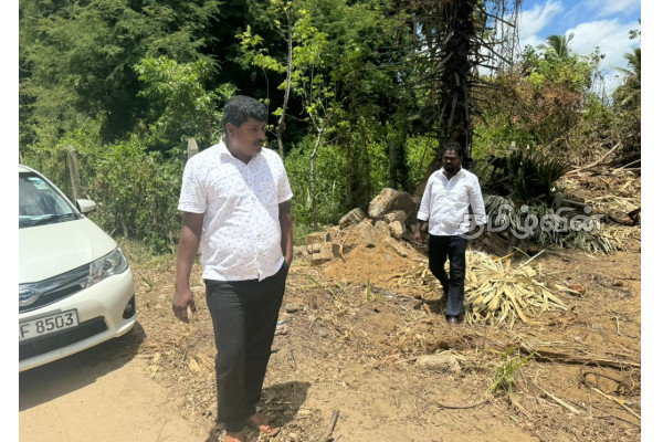 யாழ்.சாவகச்சேரி நகரசபை எல்லைக்குள் இருந்து இடித்து அகற்றப்பட்ட சுமைதாங்கி | Demolished Load Bearing Structure In Chava