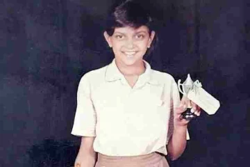 சிறுவயதில் பல விருதுகள், பதக்கம் கையில் வைத்திருக்கும் இந்த நடிகை யார் தெரிகிறதா?... டாப் நாயகி