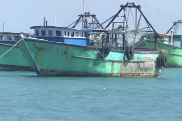 இந்திய மீனவர்கள் யாழ் இந்திய துணைத் தூதரகத்தில் ஒப்படைப்பு