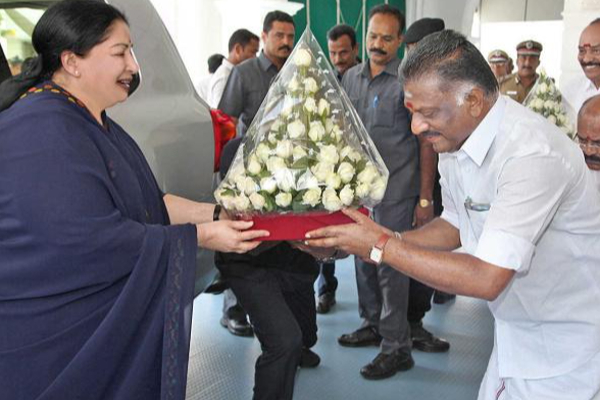 அம்மாவின் நம்பிக்கை நட்சத்திரம் - சர்ச்சையை கிளப்பிய விளம்பரம்! - தமிழ்நாடு