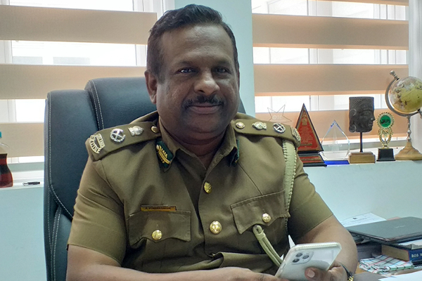 සුපිරි නිවසකින්   නිෂ්පාදනාගාරයක් කොටු - ඇනවුම් බොහෝයි....? | Srilanka Exercise