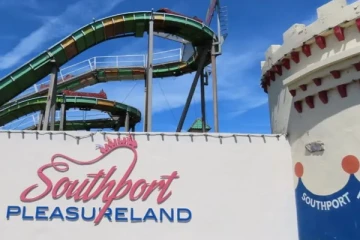 பிரித்தானியாவில் 20 அடி உயரத்தில் நின்ற  ரோலர் கோஸ்டர்; தந்தையின் துணிகரம்