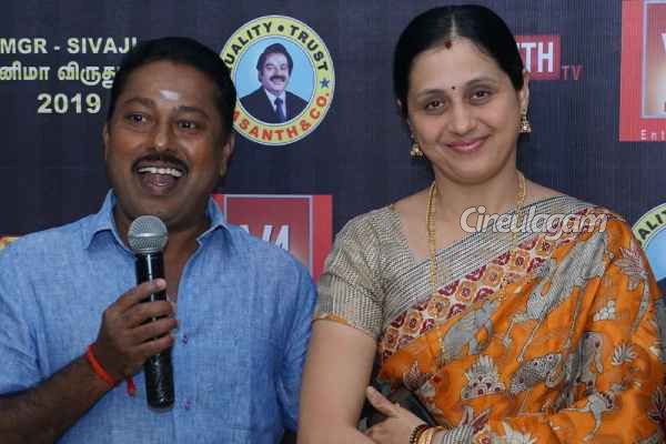 உடுக்க துணி இல்லாமல் கையை வீசிக்கொண்டு தேவயானி வந்தார்.. கணவர் ராஜகுமாரன் ஓபன் டாக்! | Devayani Husband Open Talk About Her உடுக்க துணி இல்லாமல் கையை வீசிக்கொண்டு தேவயானி வந்தார்.. கணவர் ராஜகுமாரன் ஓபன் டாக்! | Devayani Husband Open Talk About Her