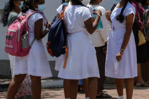சிங்கள மயமாகிறது நல்லாயன் தமிழ் மகளிர் வித்தியாலயம் - எம்மைக் காப்பாற்றுங்கள்; மாணவிகளின் ஏக்கக்குரல்! | Golombo Tamil Girls School Sinhala Pricipal