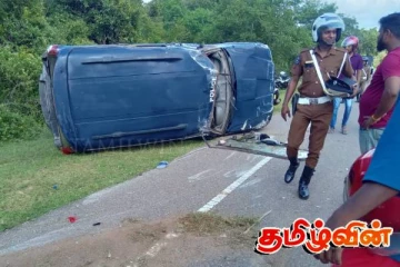 மாங்குளம்- வீதியில் பொலிஸாரின் வாகனம் தடம்புரண்டு விபத்து!