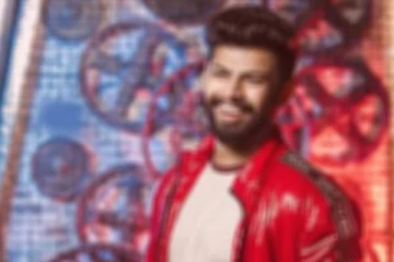 பிக்பாஸ் சீசன் 5-ல் கலந்துகொள்வதற்காக பார்ட்டி வைத்து கொண்டாடிய பிரபல நடிகர்!