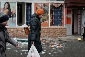 மிரட்டும் ரஷ்ய உக்ரைன் யுத்தம் 18 - 60 வயது ஆண்கள் நாட்டை விட்டு வெளியேற தடை  :  உக்ரைன் உள்துறை அமைச்சகம் உத்தரவு