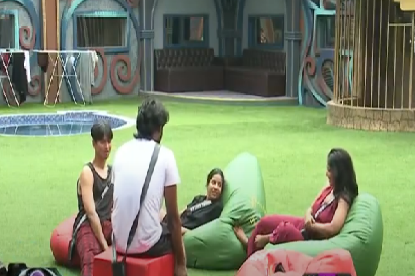 Bigg Boss Tamil 9:என்னடா நடக்குது இங்க? பிக் பாஸில் கம்ருதினால் வெட்கப்பட்ட பார்வதி | Bigg Boss Tamil 9 Parvati Embarrassed By Kamruthin