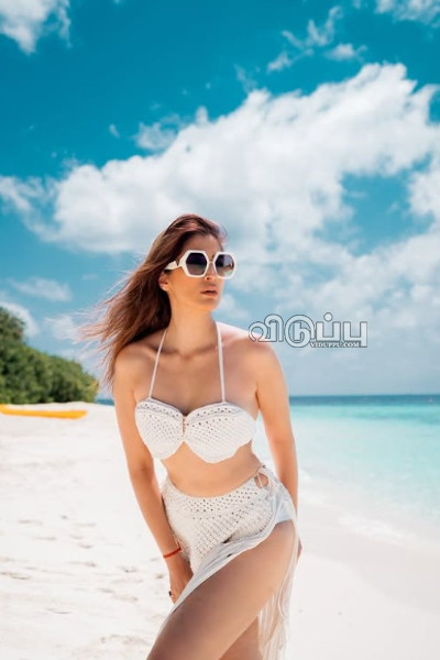 கடற்கரையில் நீச்சல் உடையில் ராய் லட்சுமி வெளியிட்ட போட்டோஸ் | Actress Raai Lakshmi Beach Attire Photos