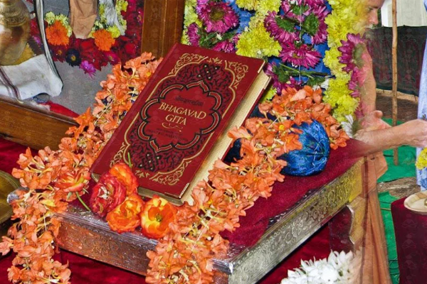 2025 கீதா ஜெயந்தி எப்பொழுது? வீடுகளில் இந்த பூஜை செய்ய தவறாதீர்கள் | 2025 Gita Jeyanti Worship And Its Importance