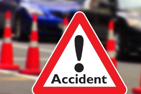 இரு பேருந்துகள் நேருக்கு நேர் மோதியதில் நால்வர் காயம் | Four Injured In Two Buses Head On Collision