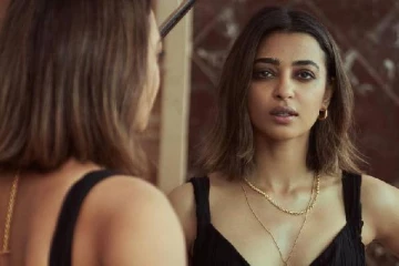 இப்படியா உக்கார்றது.. நடிகை ராதிகா புகைப்படத்தை பார்த்து ஷாக்காகும் ரசிகர்கள்..