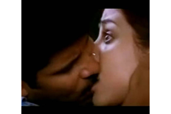 லிப்லாக்கில் கலக்கிய நடிகர்கள்.. லீலை நாயகன் கமல் முதல் விக்ரம் வரை!! | World Kiss Day From Tamil Actor Actress Lip Kiss