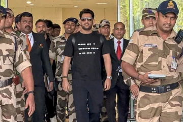 ரசிகர்களை சோகத்தில் ஆழ்த்திய தோனியின் டிஷர்ட் வாசகம்